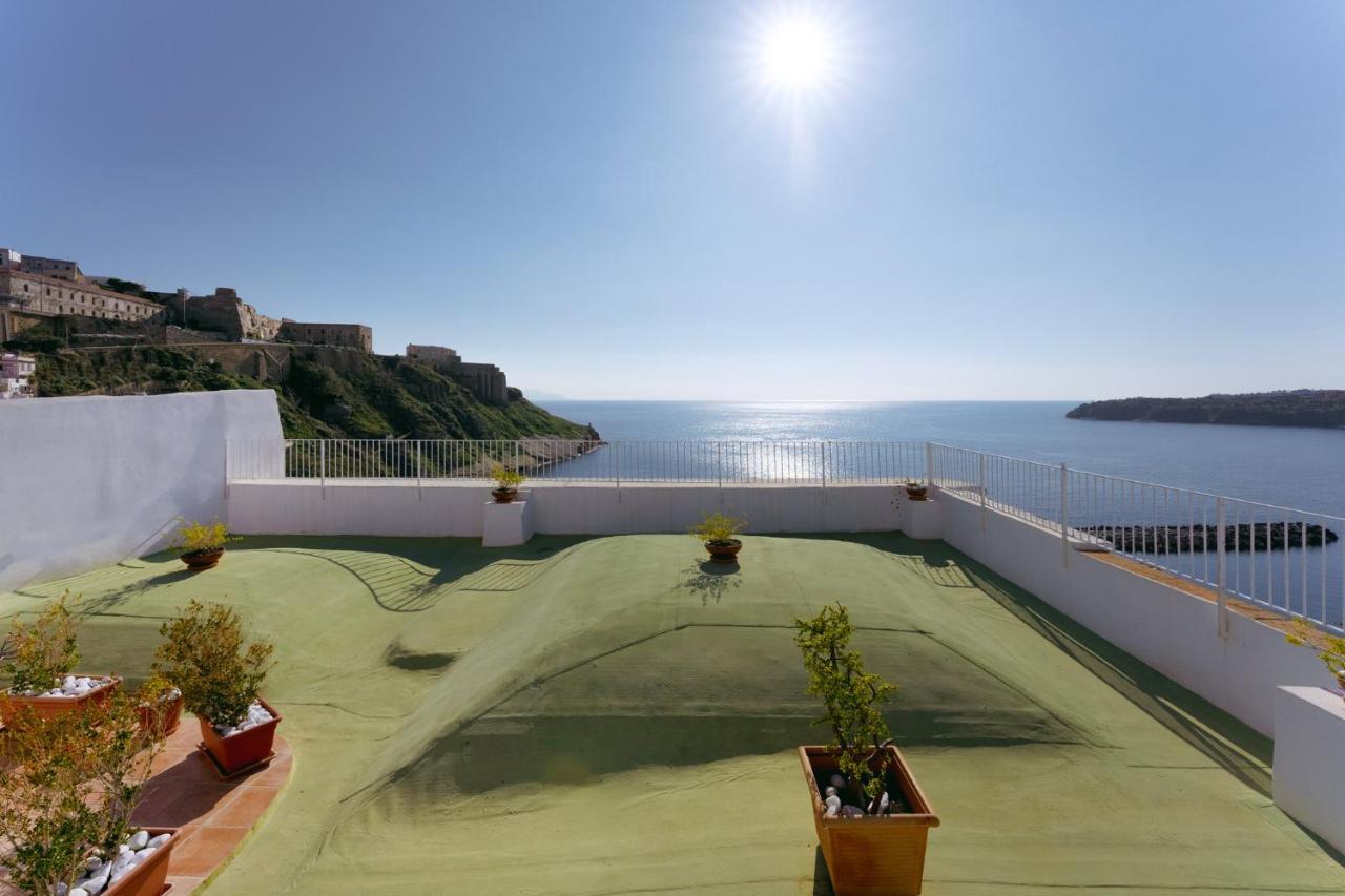 Torretta Corricella- Torretta Lejlighed Procida Eksteriør billede